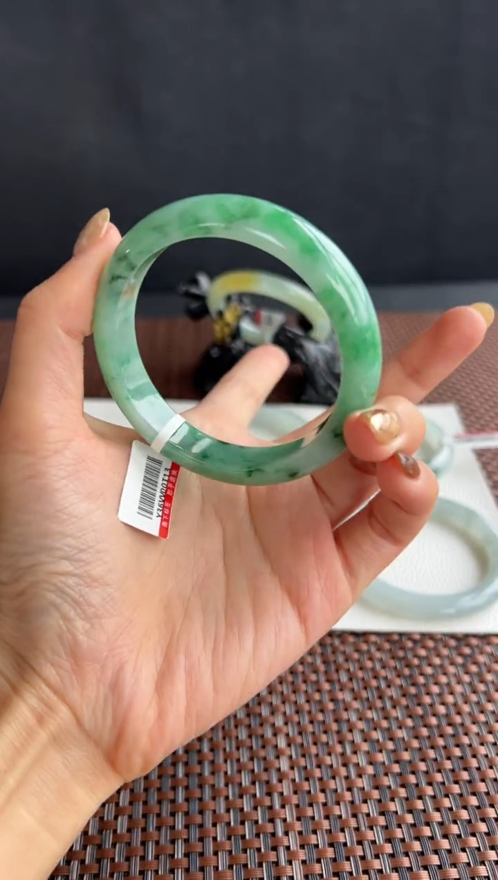 【闪购商品】翡翠手镯未镶嵌13号57.6*12.4*8