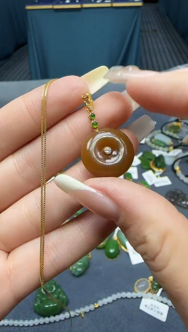 【闪购商品】和田玉挂件18K金镶嵌1