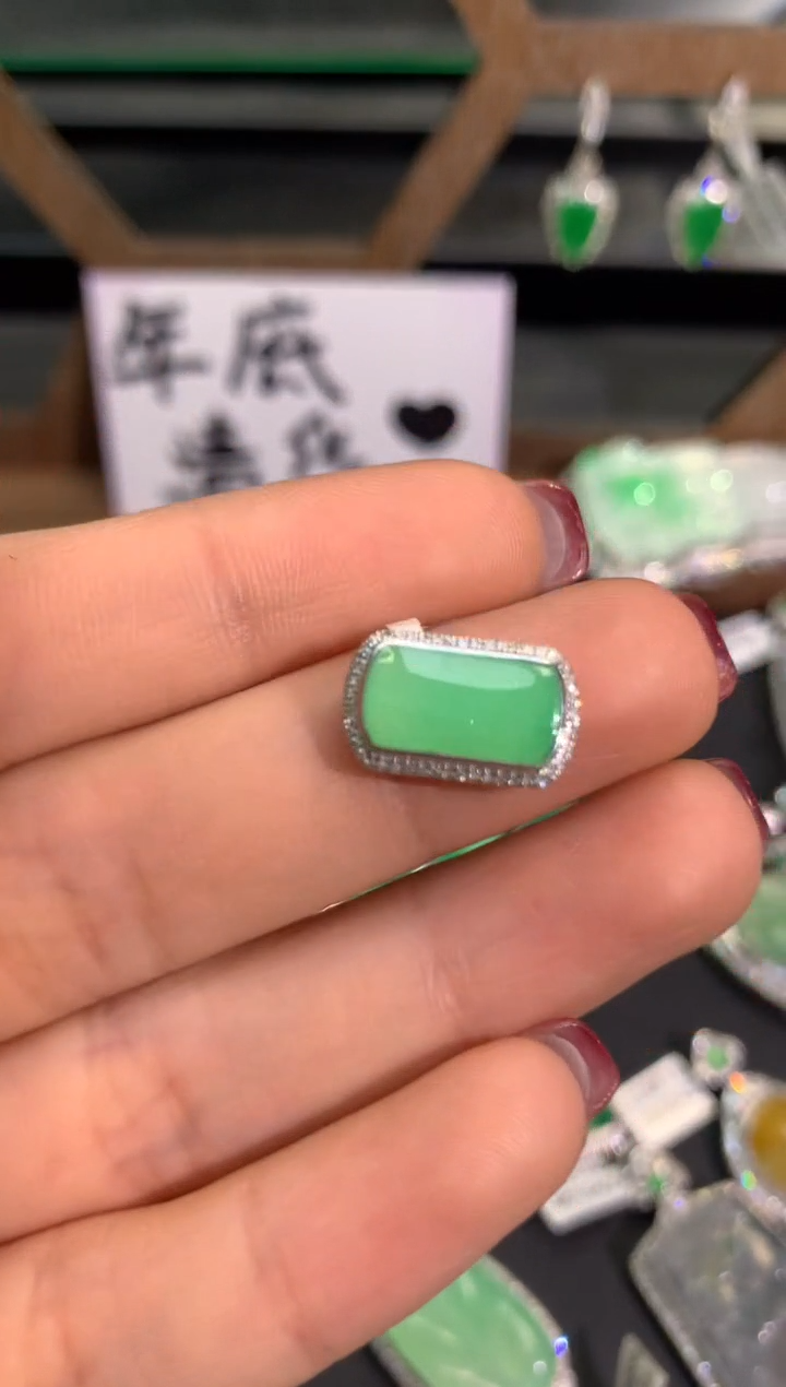【闪购商品】翡翠吊坠(不含链)18K金镶嵌吊坠