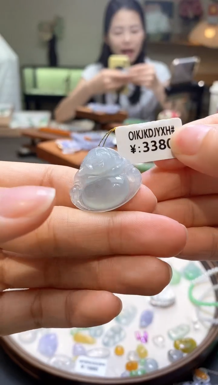 翡翠未镶嵌颈饰佛公