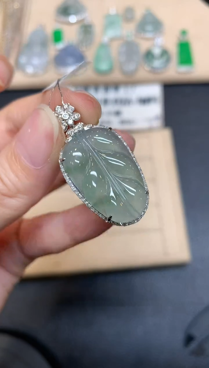 【闪购商品】翡翠颈饰18K金镶嵌树叶【无服务费