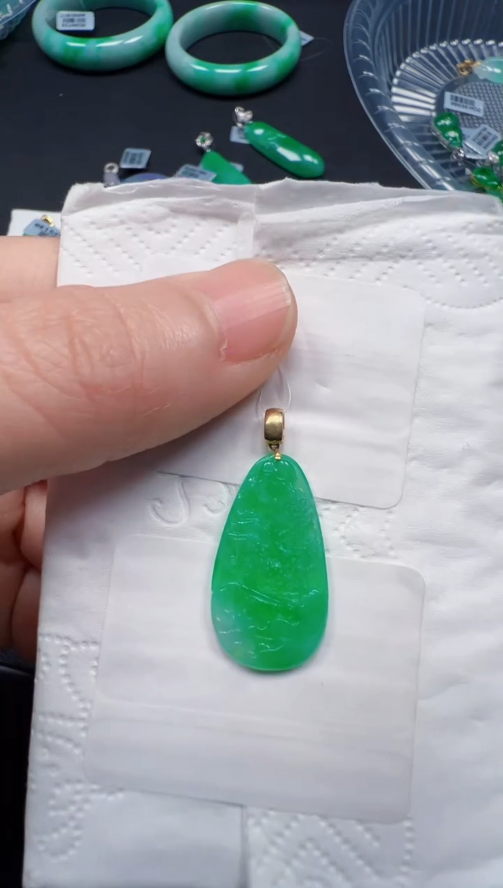 【闪购商品】翡翠吊坠(不含链)18K金镶嵌580
