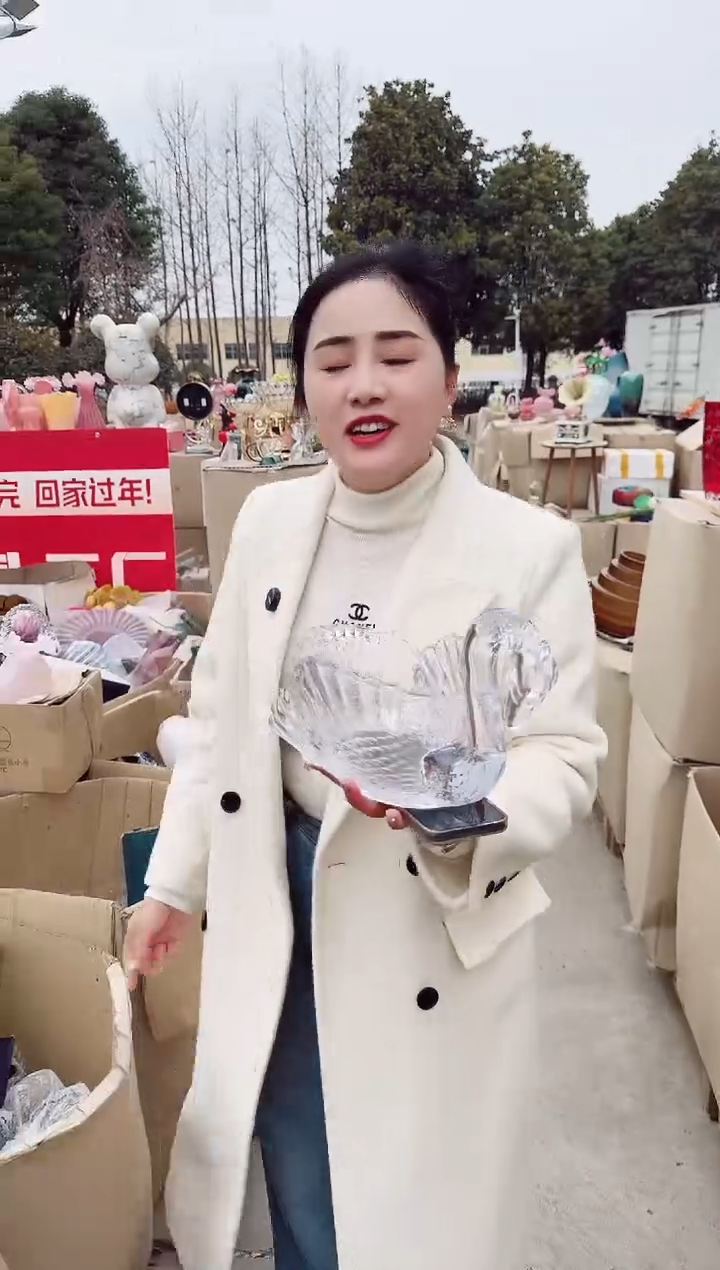 【闪购商品】玻璃安琪微瑕花瓶--SQX7B