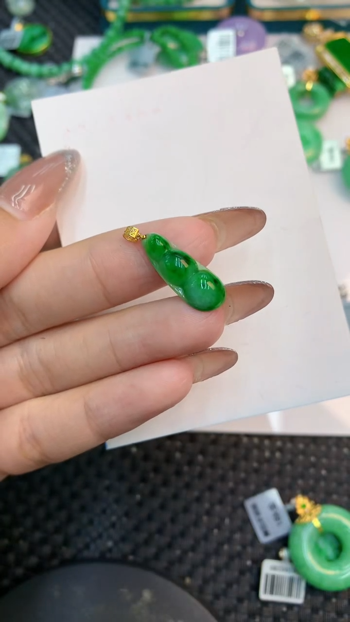 颈饰18K金镶嵌翡翠1