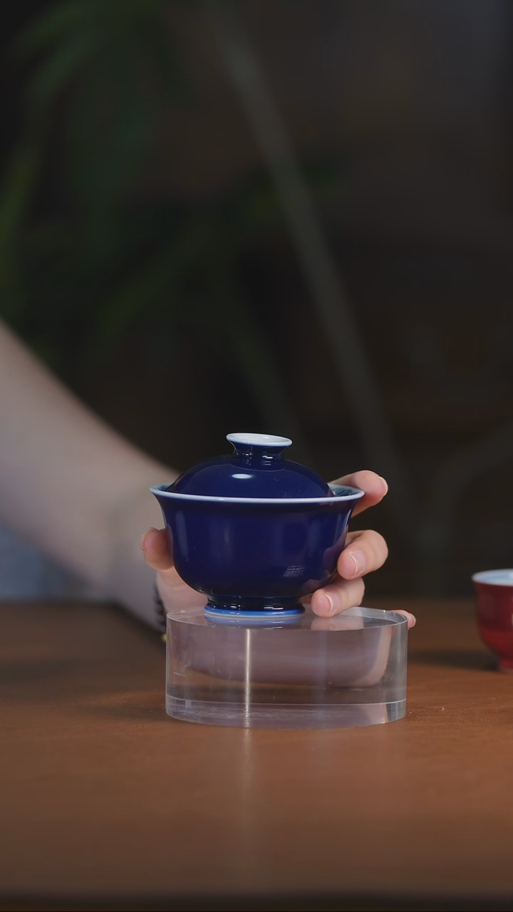 记蓝内绘八宝盖碗   