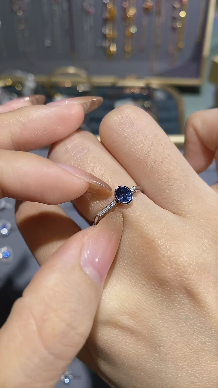 【闪购商品】蓝宝石戒指18K金镶嵌戒指
