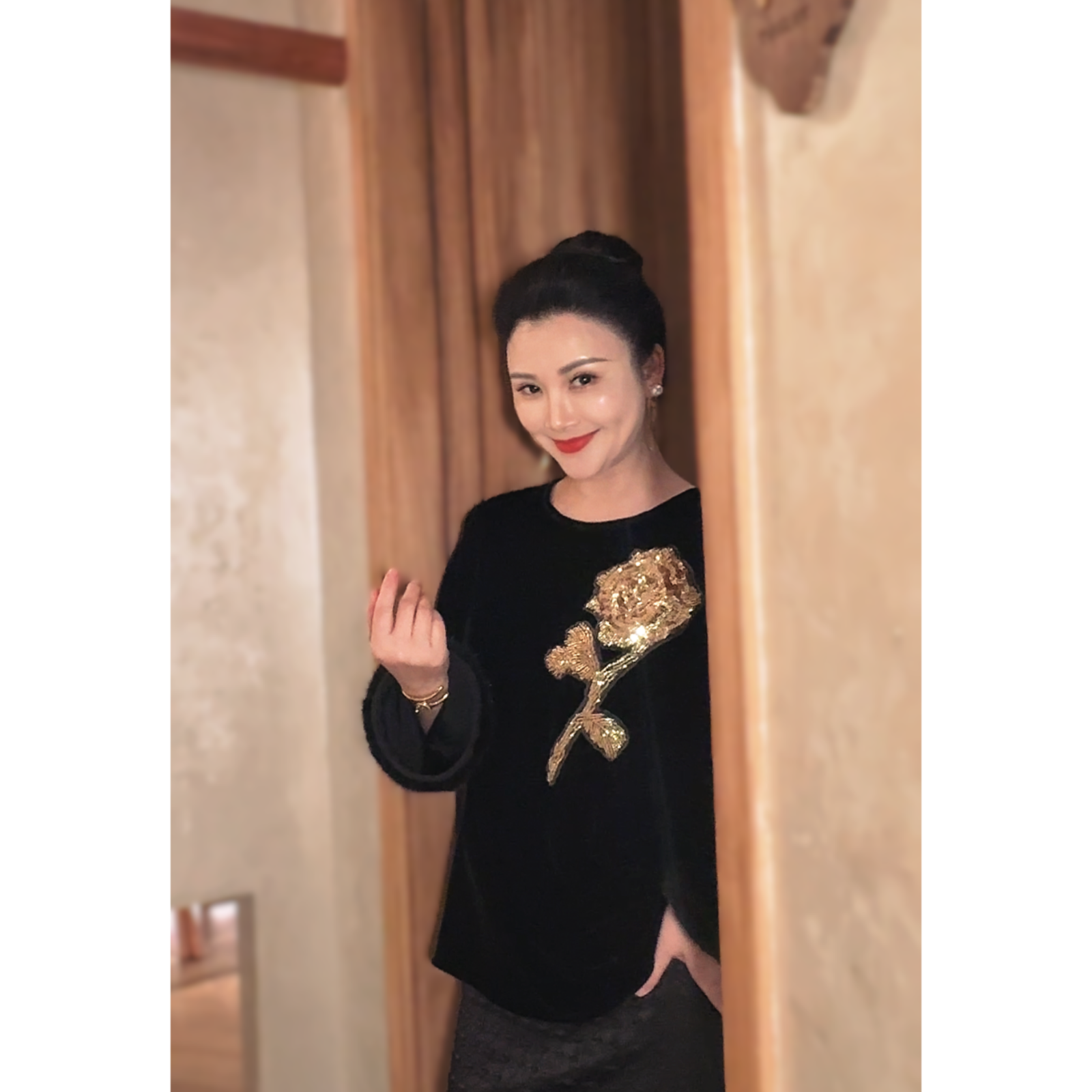 【咪唐的妈咪】早春新款真丝丝绒花朵亮片上衣2025-1G