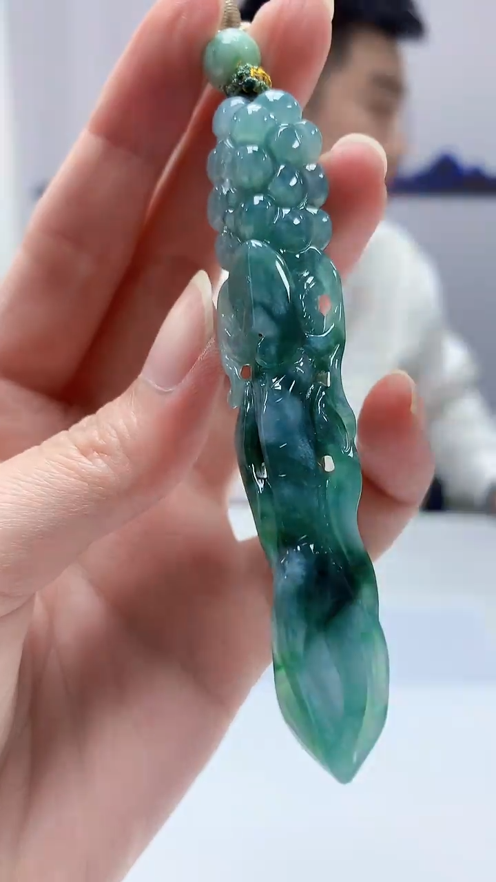 【闪购商品】定制翡翠未镶嵌5028zm-毛货挂件136人参