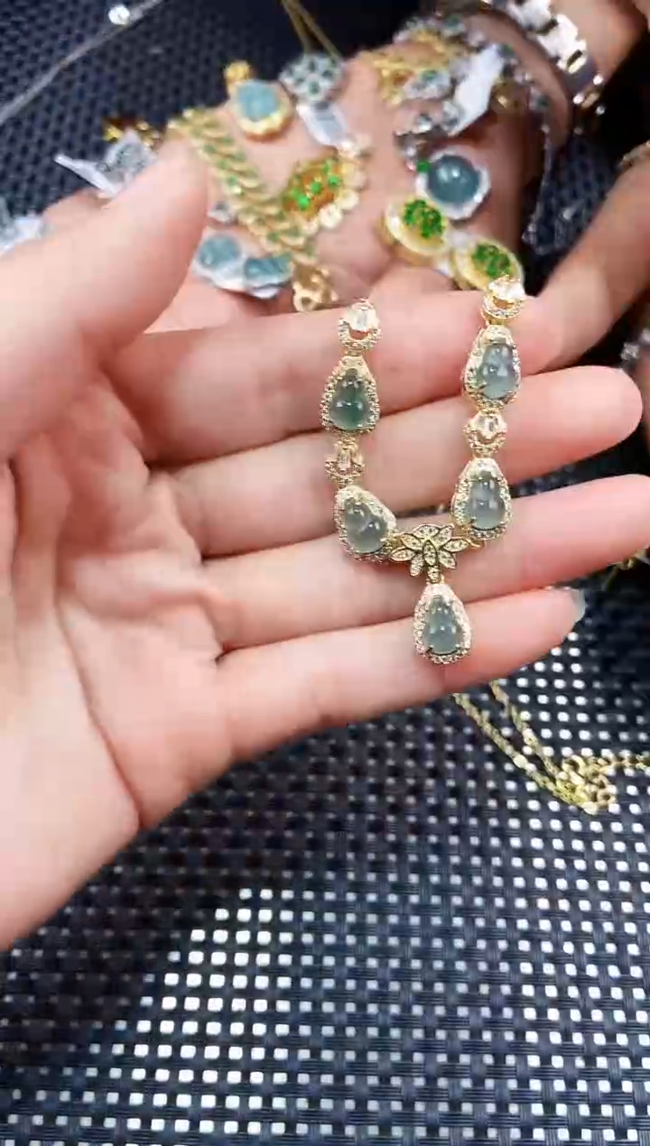 【闪购商品】翡翠颈饰未镶嵌111111111