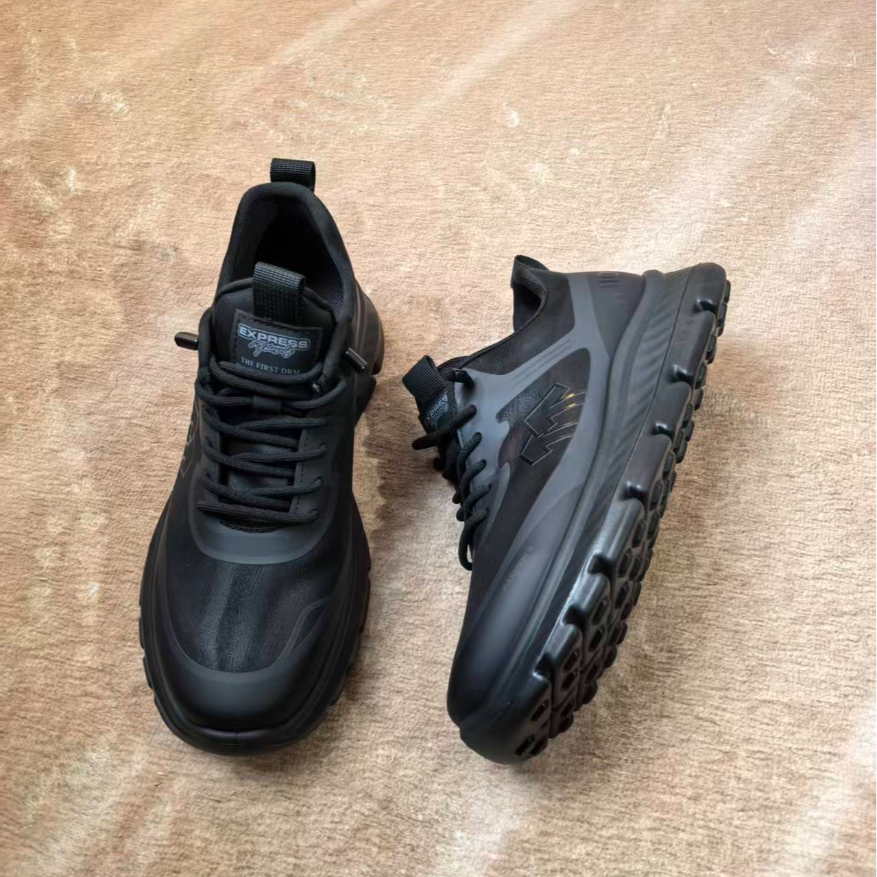 百搭时尚松紧带运动男鞋822852