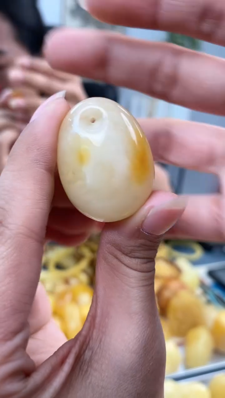 【闪购商品】蜜蜡裸石未镶嵌天然琥珀蜜蜡水滴