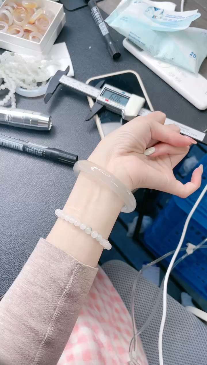 【闪购商品】石英质玉手镯未镶嵌15J176-60