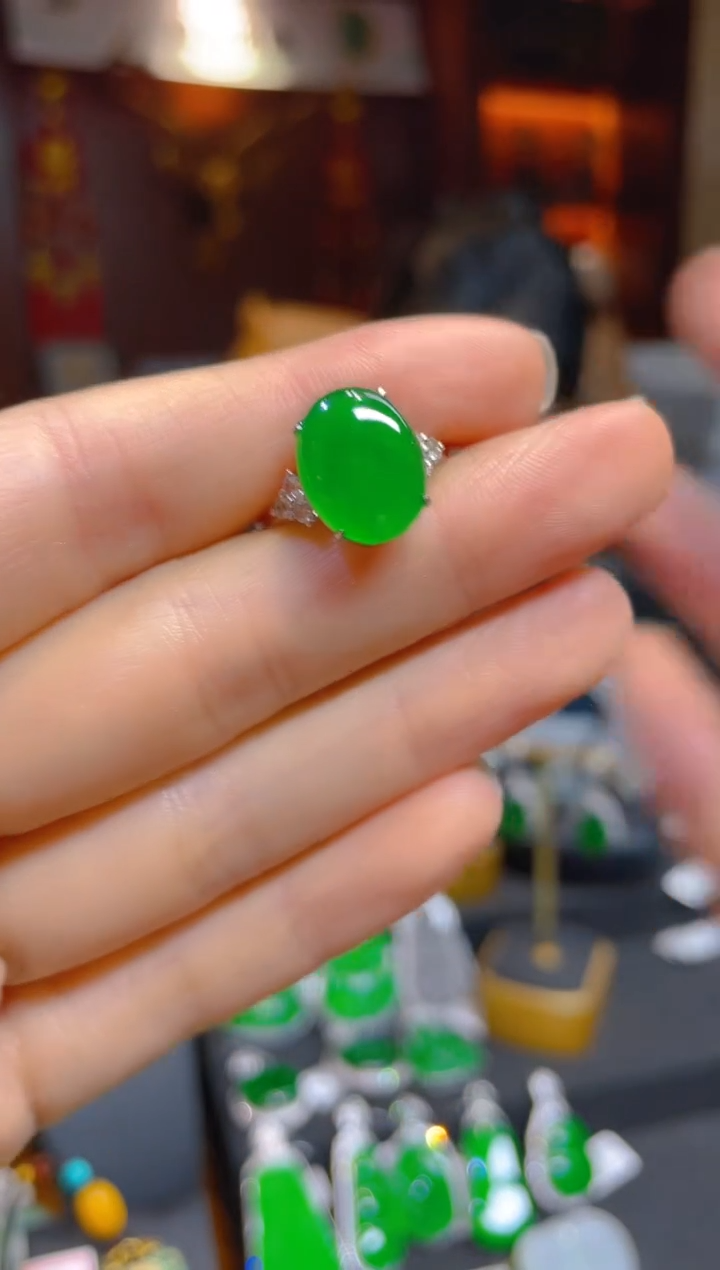 【闪购商品】翡翠戒指18K金镶嵌112220天然A货翡翠戒指