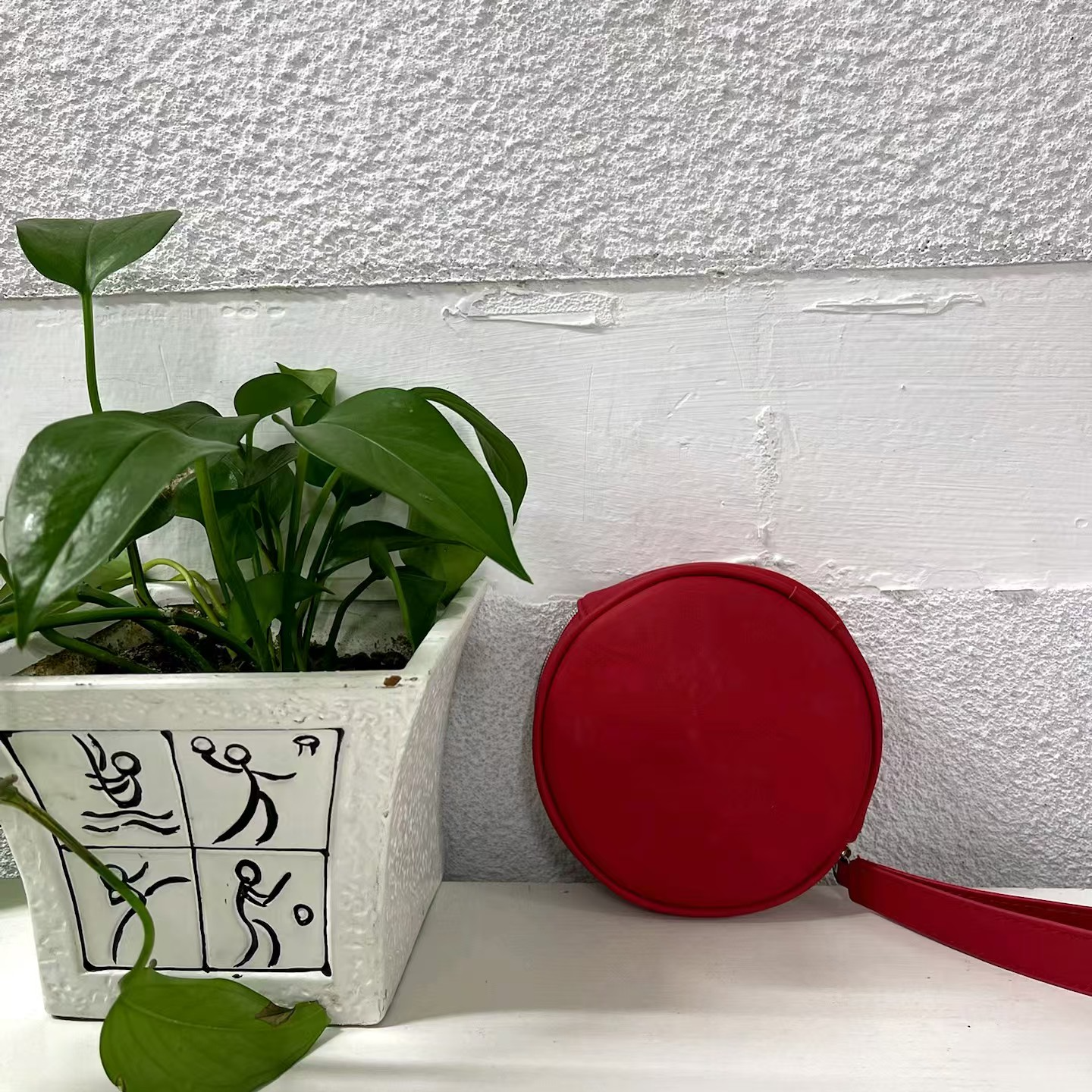 小D化妆包（红色圆饼）