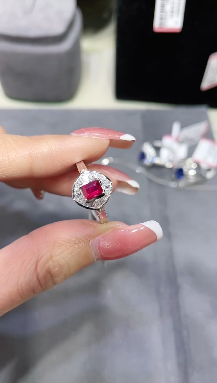 【闪购商品】红宝石戒指18K金镶嵌·