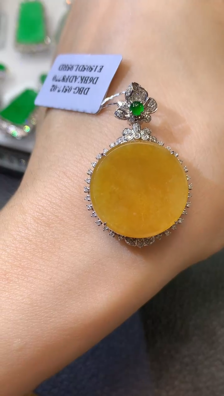 【闪购商品】翡翠吊坠(不含链)18K金镶嵌D25
