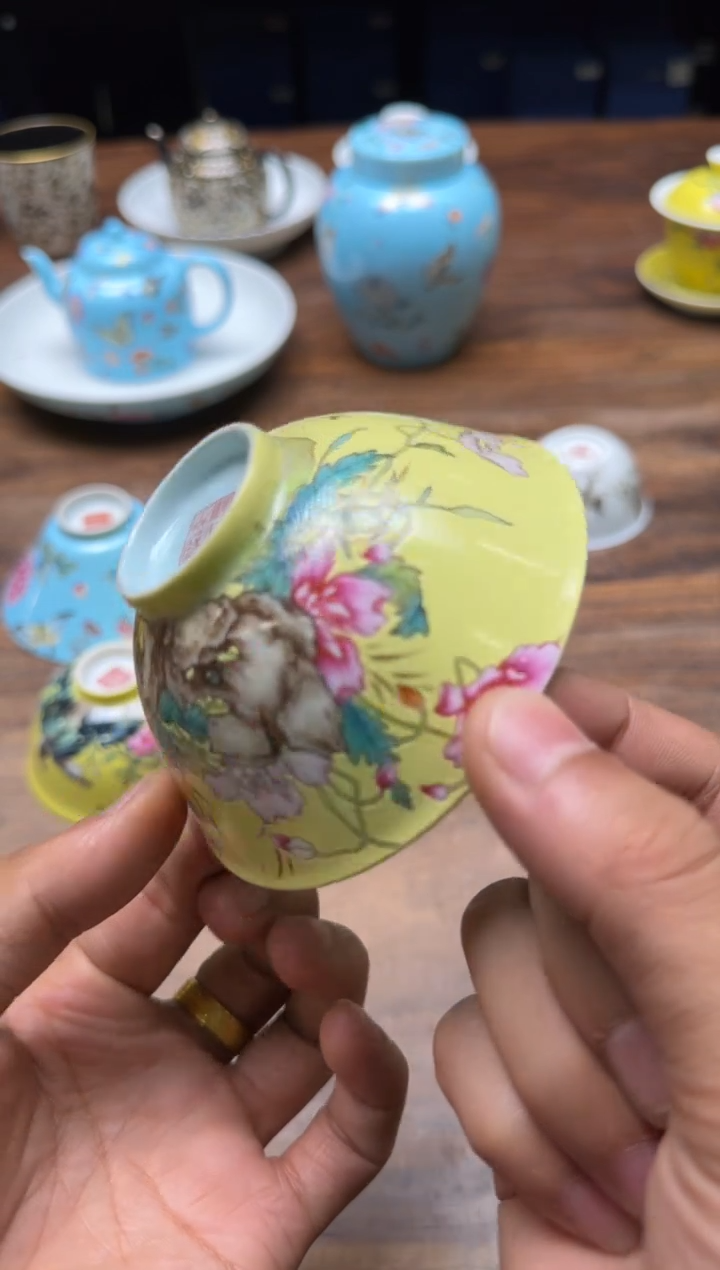 可***圈艺林堂 胤禛黄地粉彩虞美人撇口杯