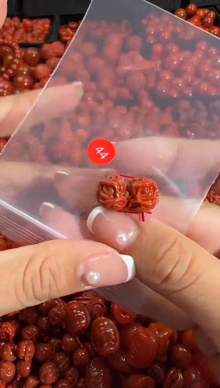 颈饰未镶嵌南红玛瑙1