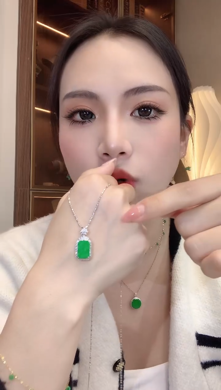 【闪购商品】翡翠吊坠(不含链)18K金镶嵌A1 多样性发货一件