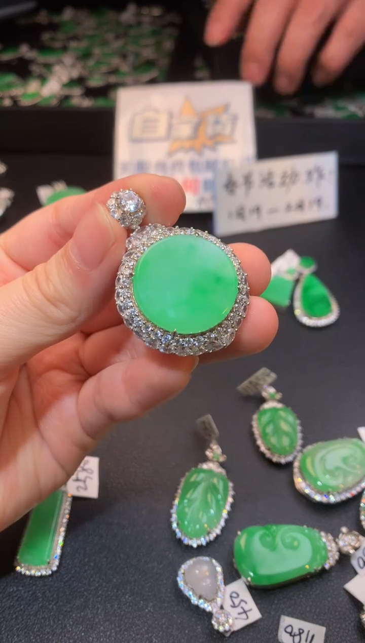 【闪购商品】翡翠颈饰银S925镶嵌翡翠1