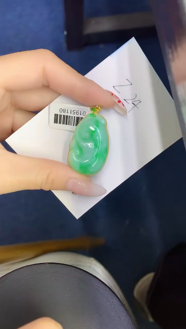 【闪购商品】翡翠颈饰18K金镶嵌0000000000