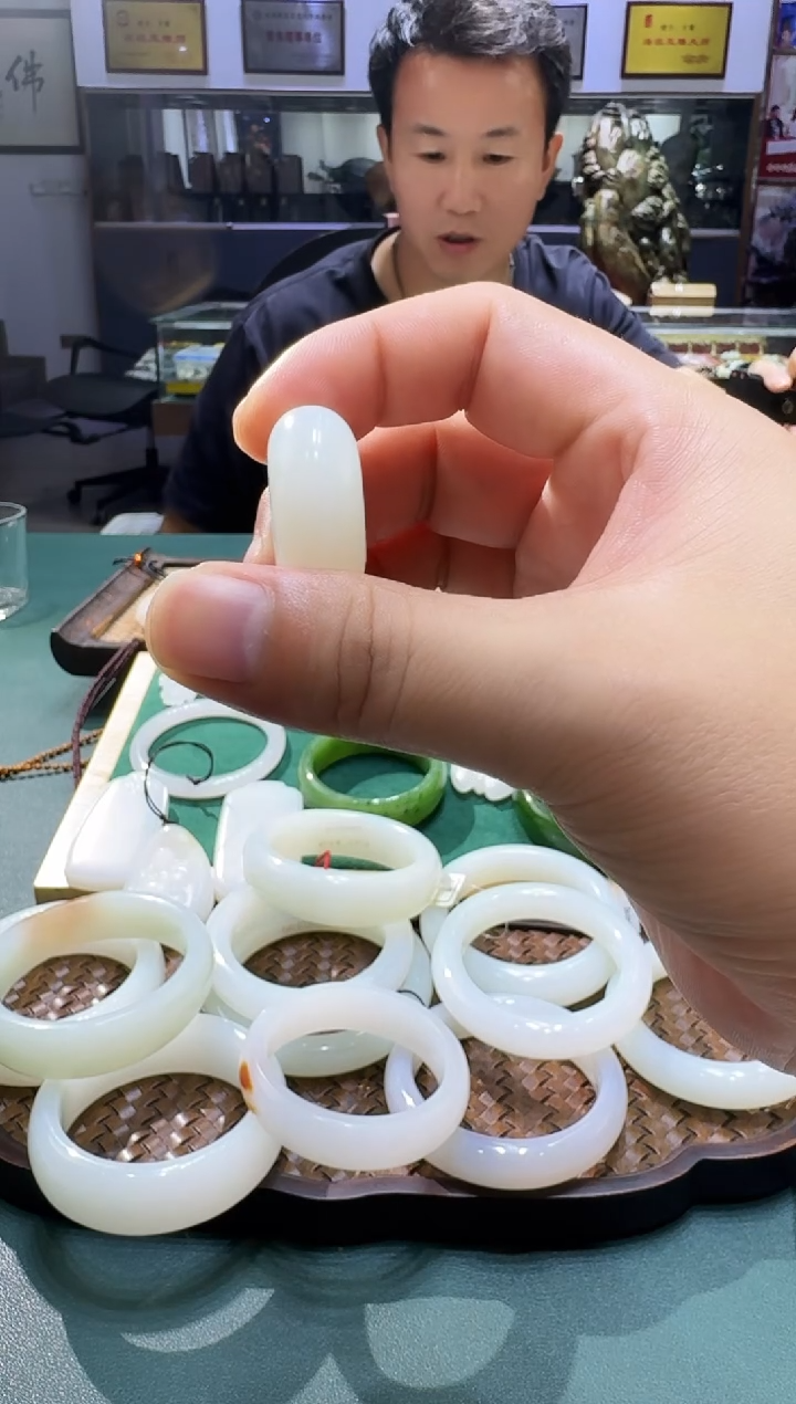 颈饰未镶嵌和田玉平安扣