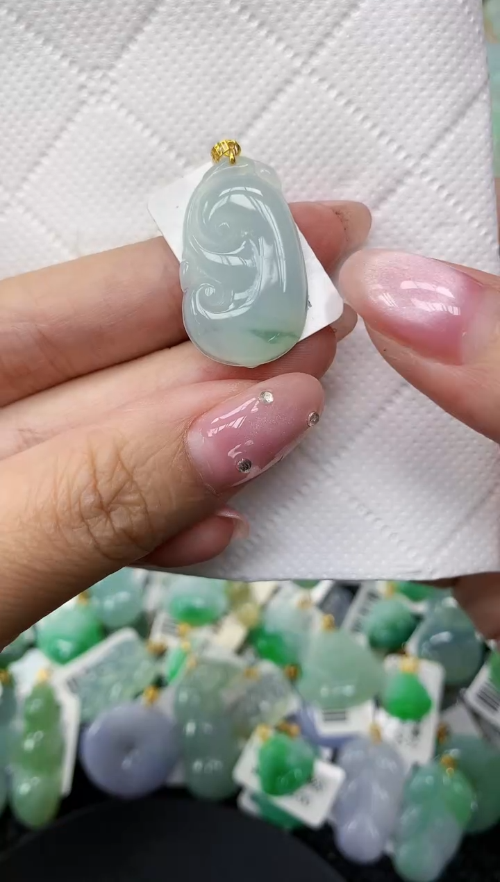 翡翠18K金镶嵌颈饰1111111111