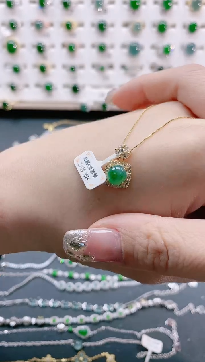 【闪购商品】翡翠颈饰银S925镶嵌天然翡翠