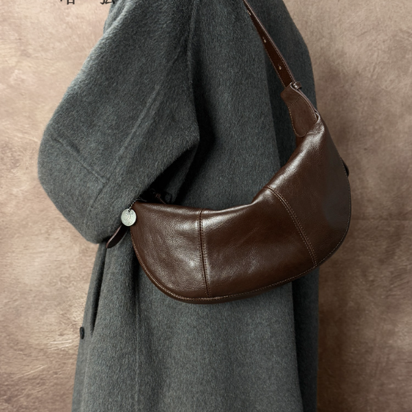 哈弘头层牛皮秋冬感托特包牛角包斜挎大容量软皮通勤饺子包包