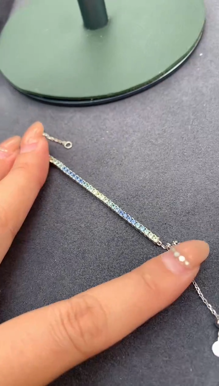 【闪购商品】彩色蓝宝石手链18K金镶嵌彩蓝宝手链