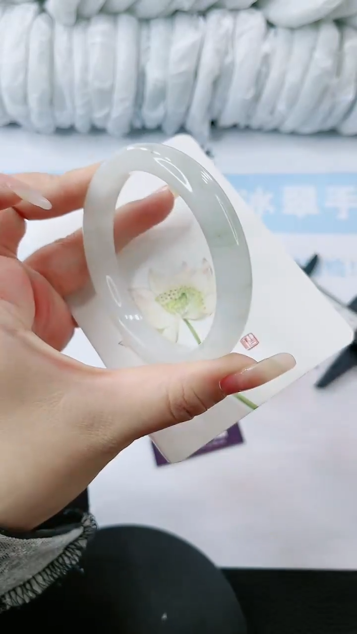 【闪购商品】石英质玉手镯未镶嵌 多样性发货V158