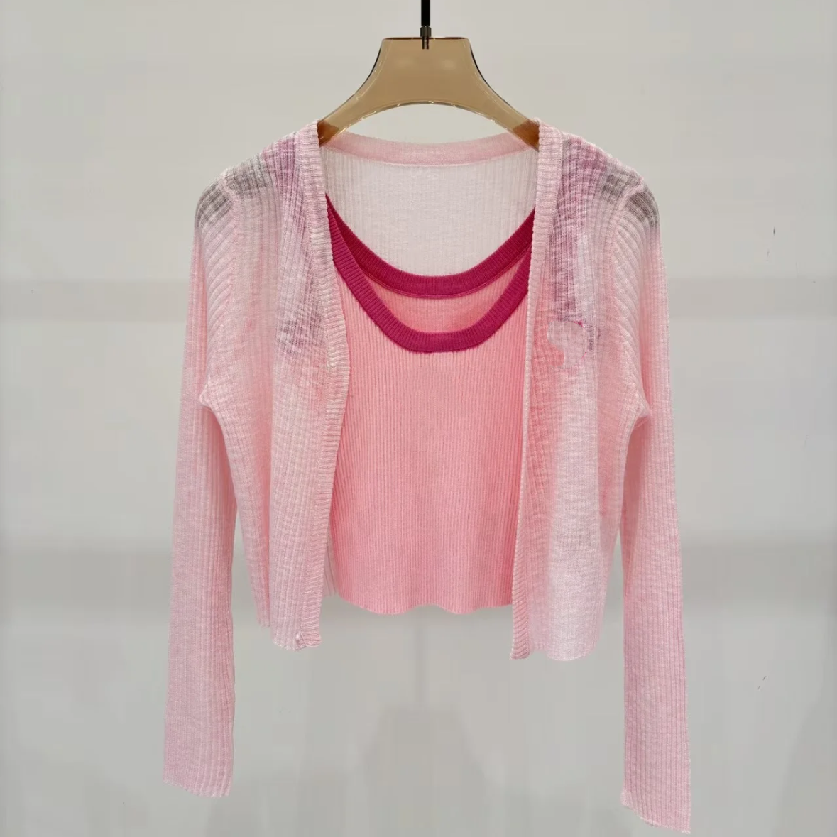 《猪猪出品》2025上新春夏粉色两件套长袖百搭夏季镂空法式设计感