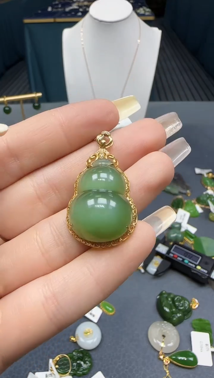 【闪购商品】和田玉挂件18K金镶嵌1