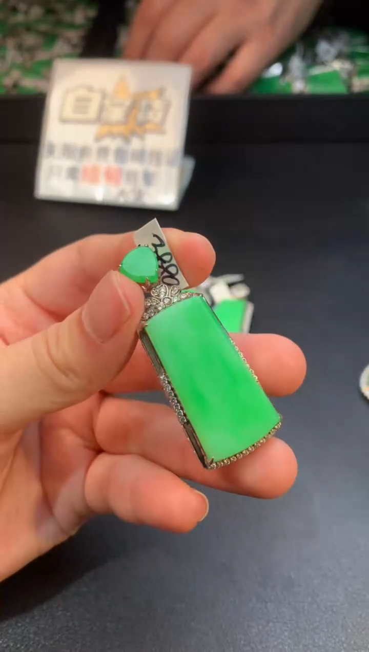 【闪购商品】翡翠颈饰银S925镶嵌翡翠