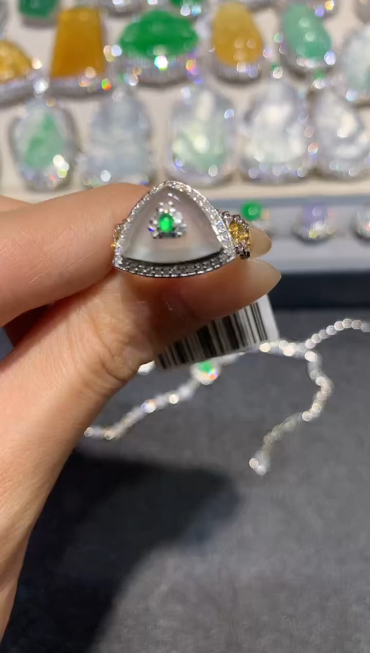【闪购商品】翡翠戒指18K金镶嵌q209*  