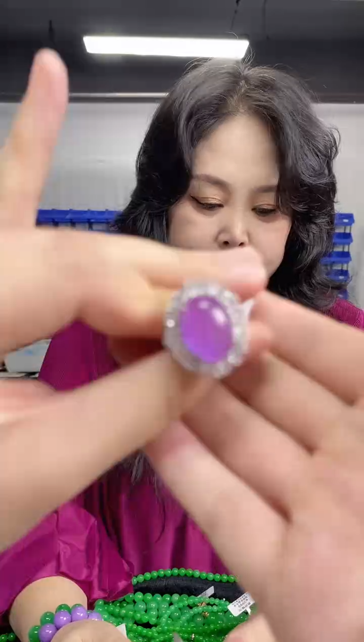 翡翠戒指未镶嵌闪购链接 多样性发其一颜色微差