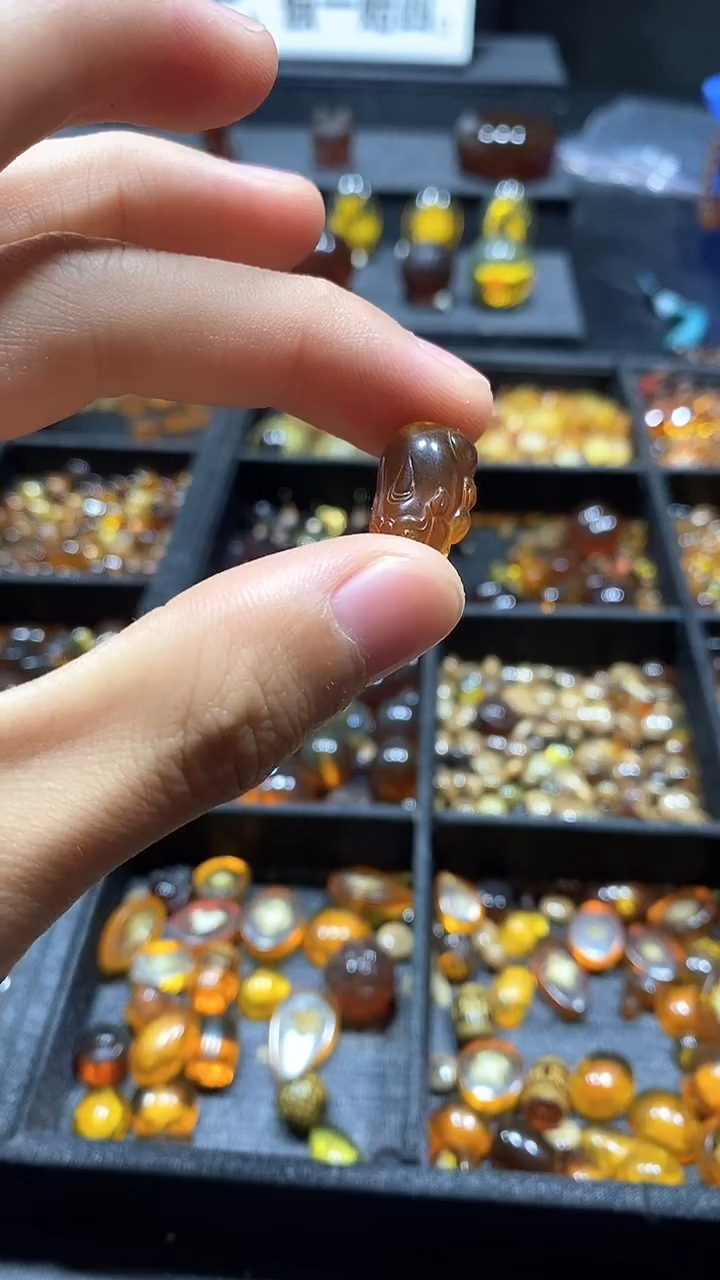 琥珀颈饰未镶嵌磐*天然缅甸琥珀手串