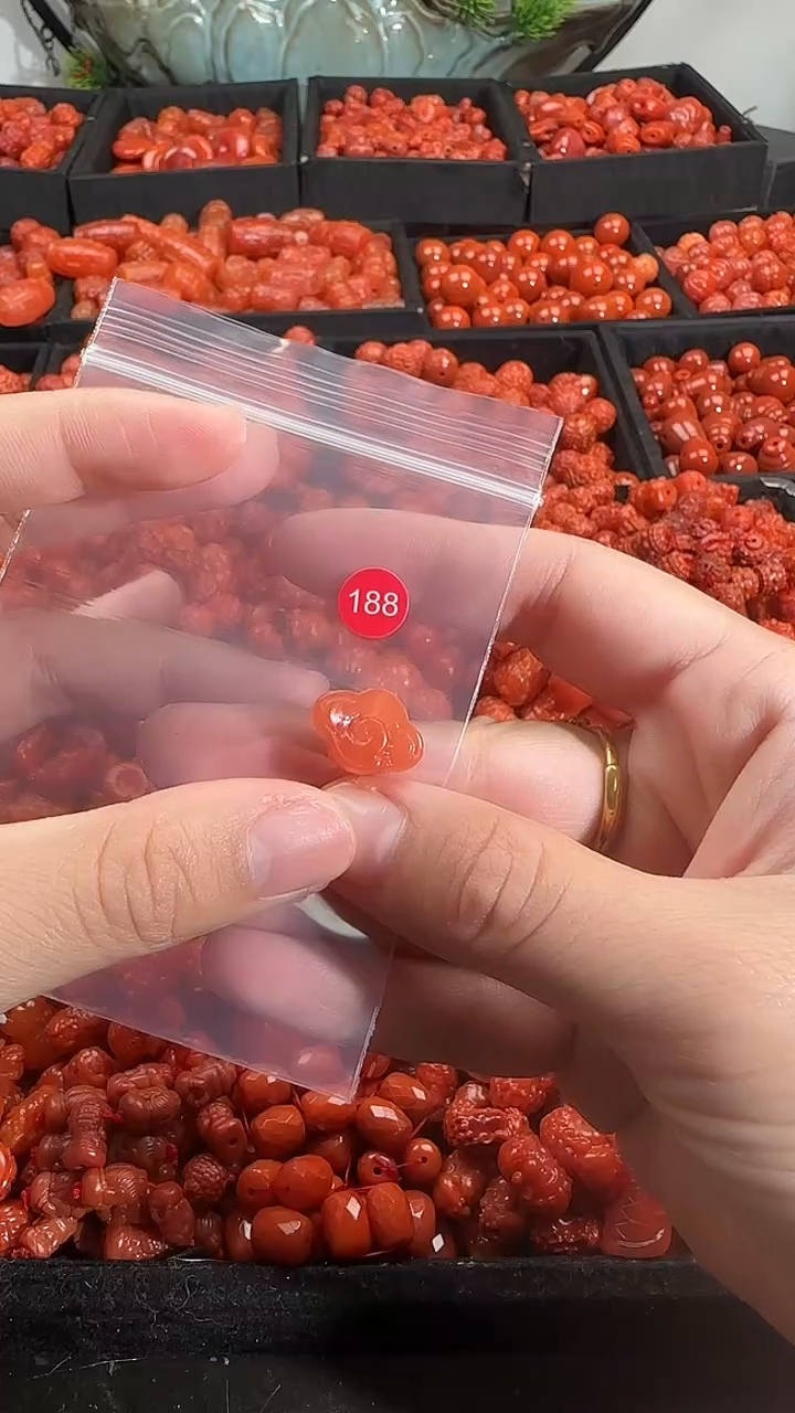 颈饰未镶嵌南红玛瑙1