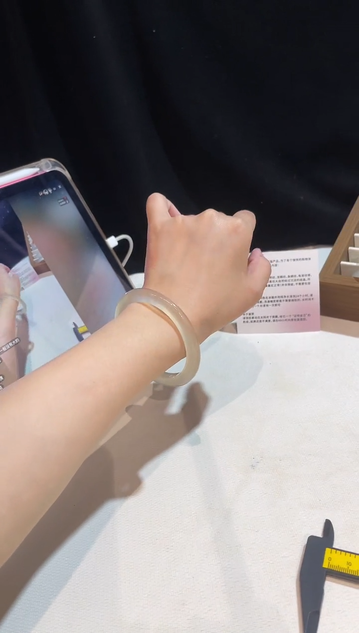 玛瑙/玉髓手镯未镶嵌54.6