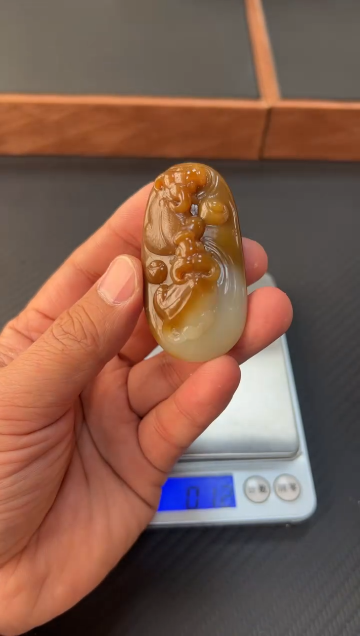 和田玉未镶嵌吊坠(赠链)若羌微色差