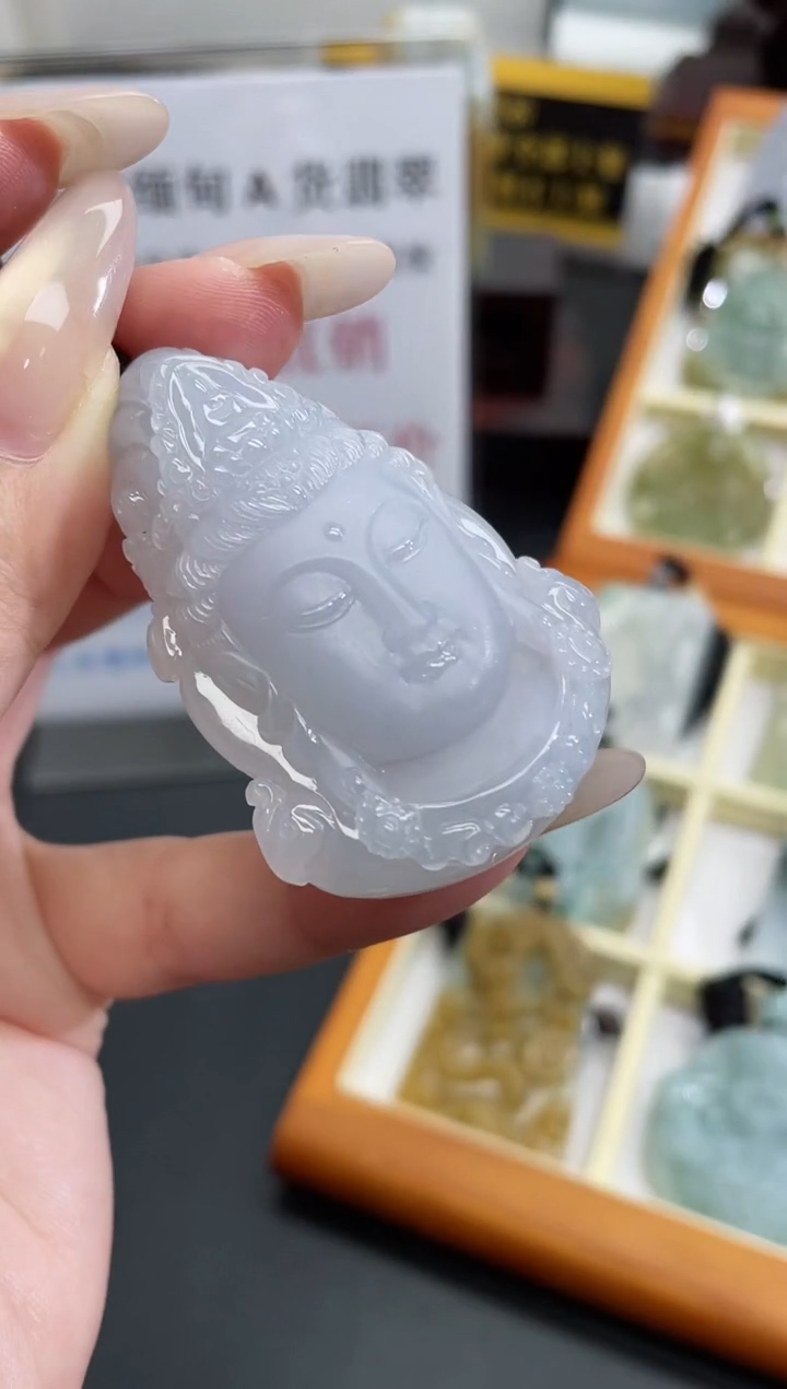 翡翠未镶嵌颈饰观音首