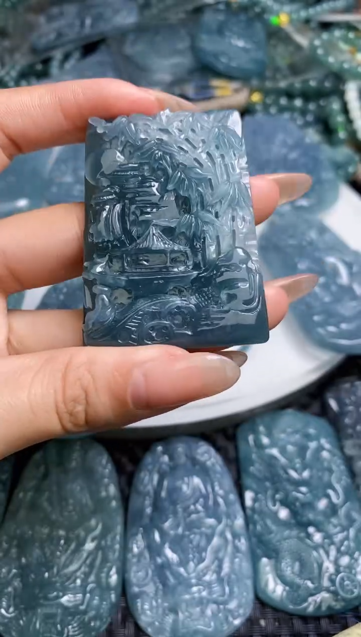 【闪购商品】翡翠颈饰未镶嵌          