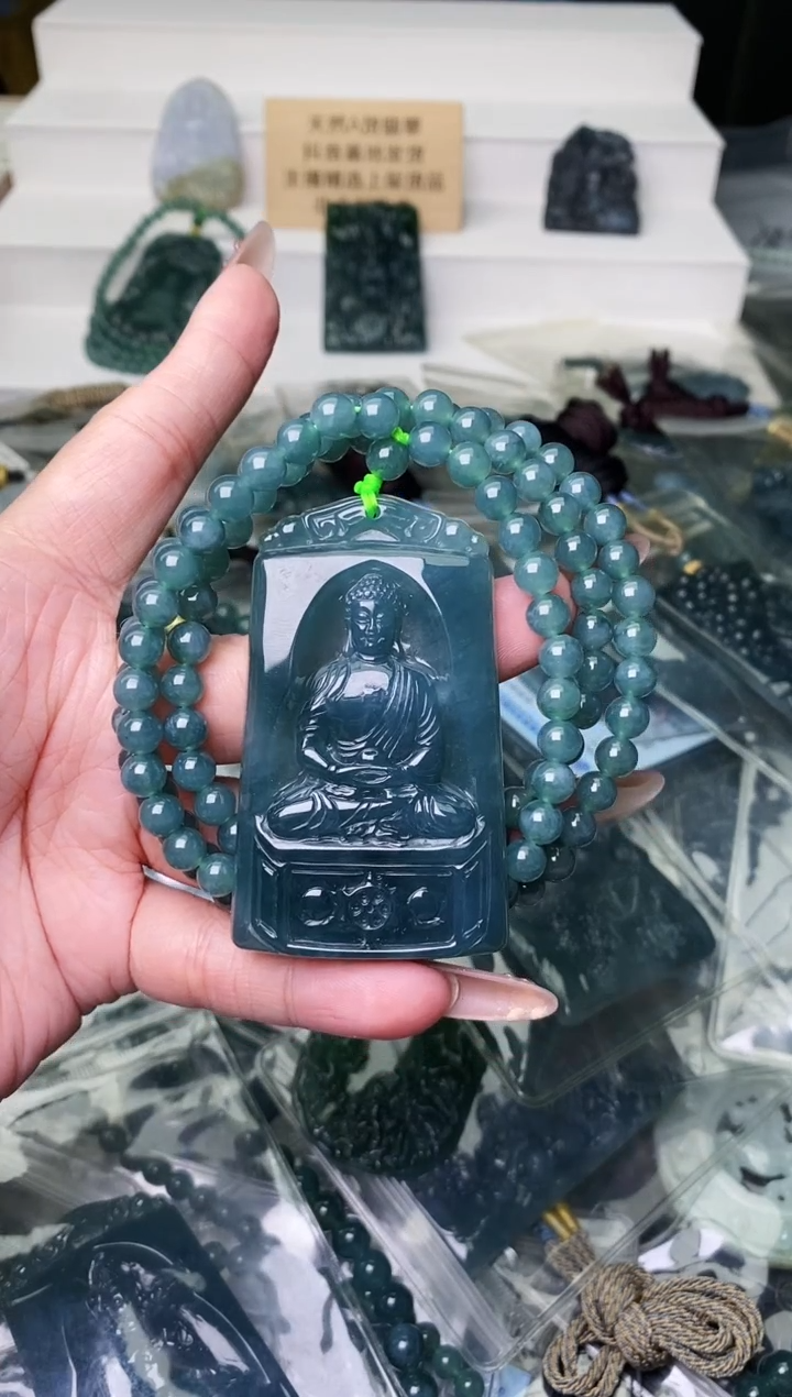 颈饰未镶嵌翡翠 