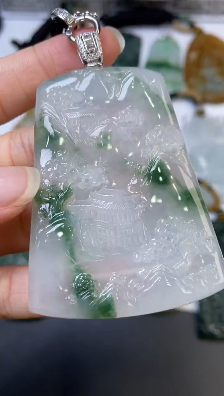 18K金镶嵌挂件翡翠茫**行379267     多人