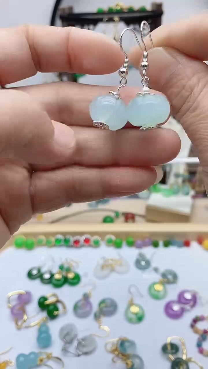 银S925镶嵌石英质玉（天山翠）耳饰580