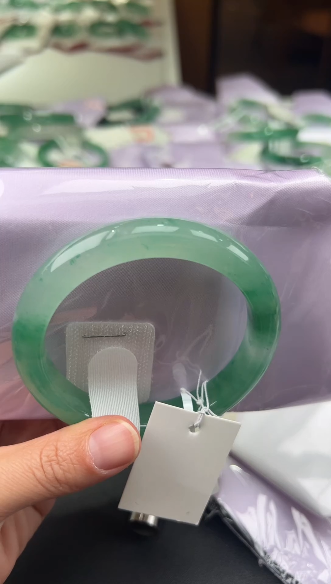 【闪购商品】石英质玉手镯未镶嵌非洲翠拍下联系小耳机看购买须知！