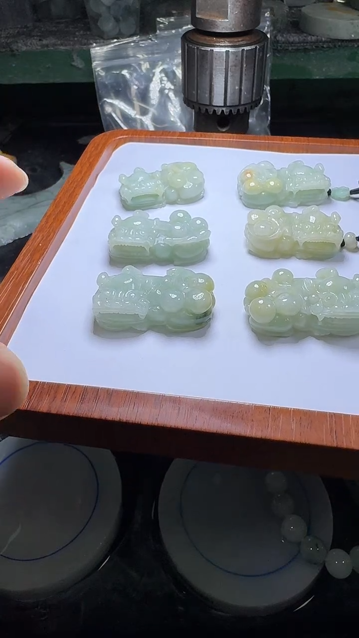 翡翠未镶嵌颈饰大貔貅多样性发一件