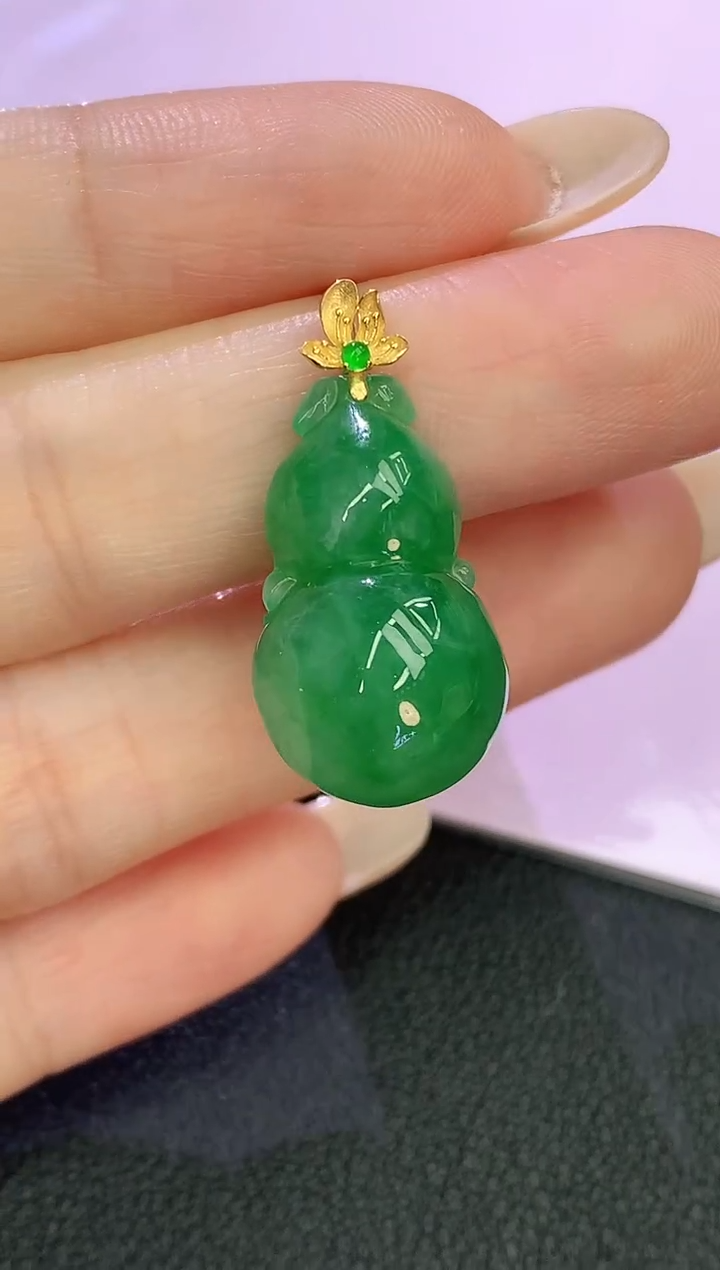 颈饰18K金镶嵌翡翠赠礼盒 麦麦