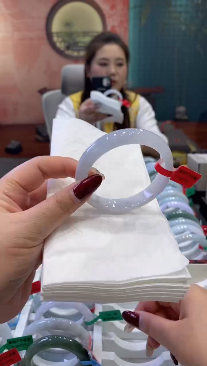 【闪购商品】翡翠手镯未镶嵌多人0017915