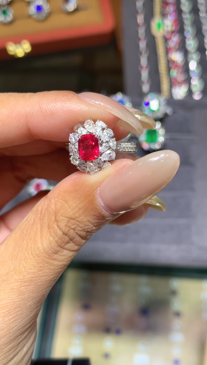 18K金镶嵌戒指红宝石1.14ct